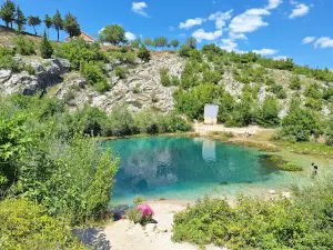 Izvor Vuković (manji izvor rijeke Cetine)