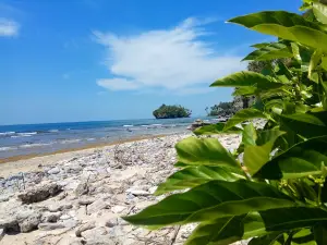 Wisata Pantai Seurudong