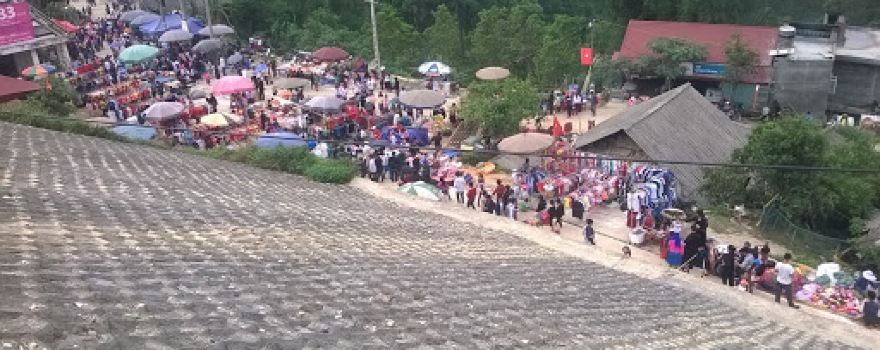 Chợ Tình Khâu Vai