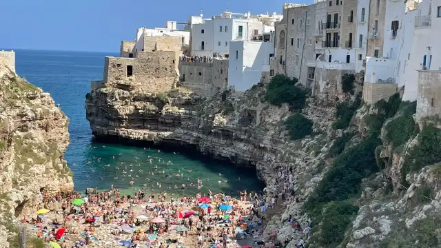 Hotels near Lama Monachile