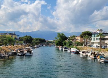 エドレミト行き飛行機