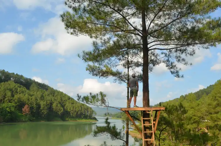 Hotel dekat Camp Waduk Wonorejo