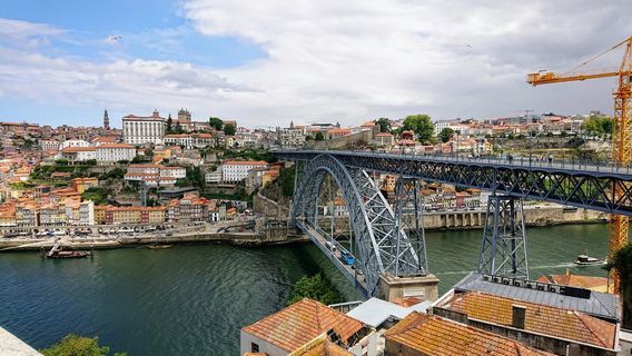 Gaia Cable Car - Jardim do Morro station