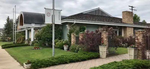 Hotels in Assiniboia