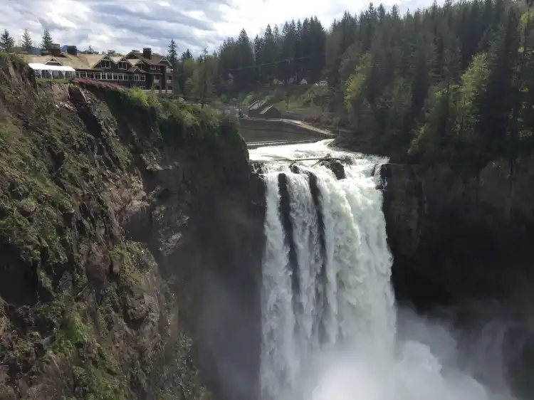Hotels near Snoqualmie Point Park