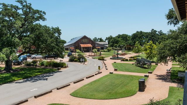 Henkel Square Market