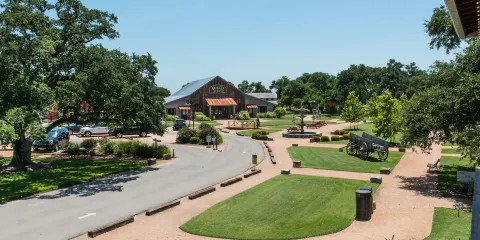 Henkel Square Market