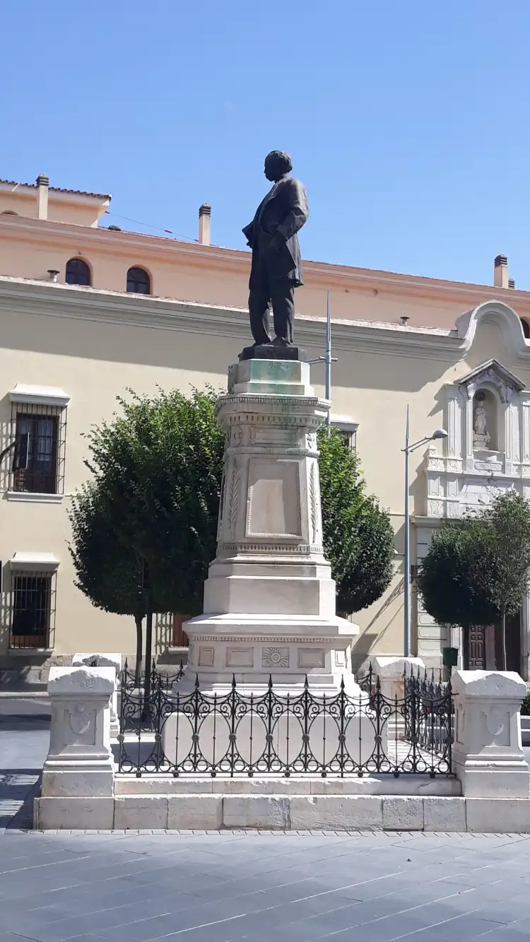 Hotels near Monumento a Jose Moreno Nieto