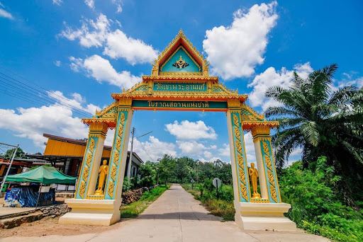 Compare 5 airports near Phunphin