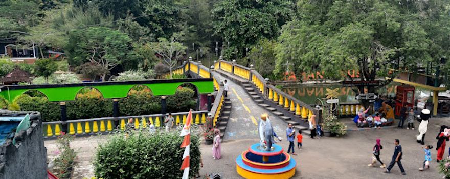 WISATA TAMAN RUSA