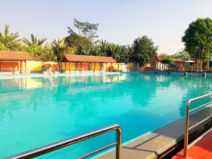 kolam renang tirta sari,cikampek