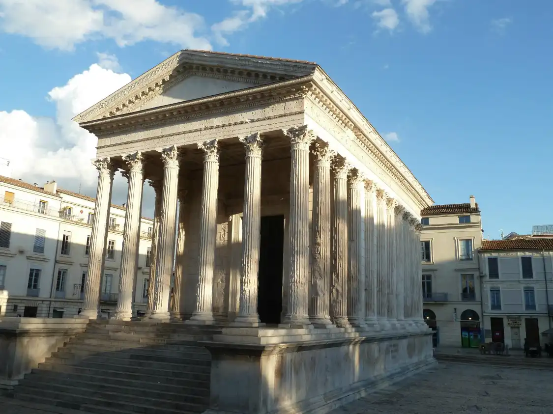 Hotels near Maison Carrée