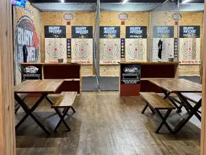 Bury the Hatchet Tampa - Axe Throwing