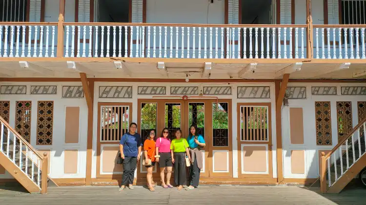 Hotels in Condong