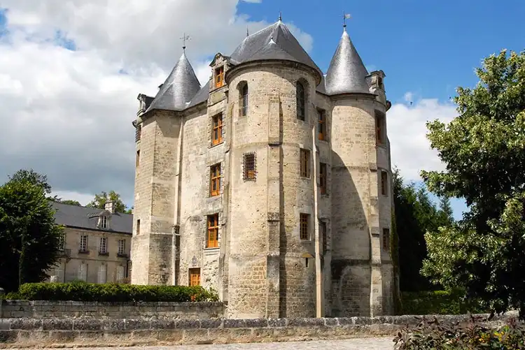 Hotels in Vic-sur-Aisne