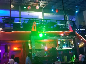 Lounge Bar CARRÉ club