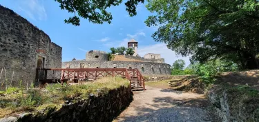 トレンチーン城