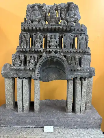 Hotel dekat Government Museum and Art Gallery