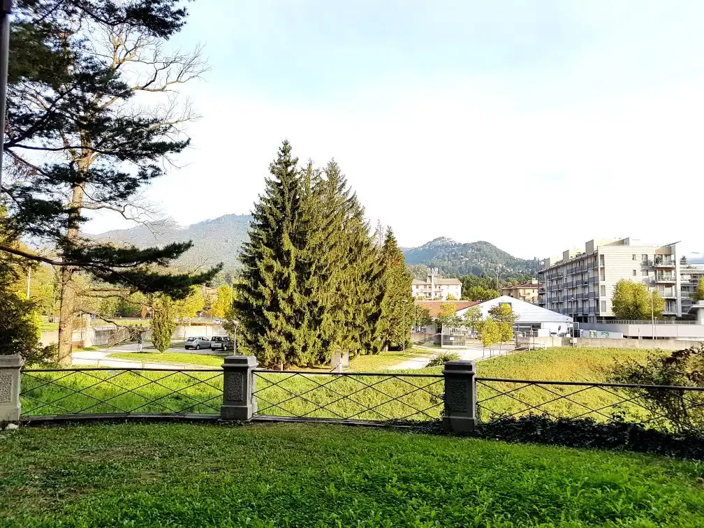 Hotels near Villa Baragiola