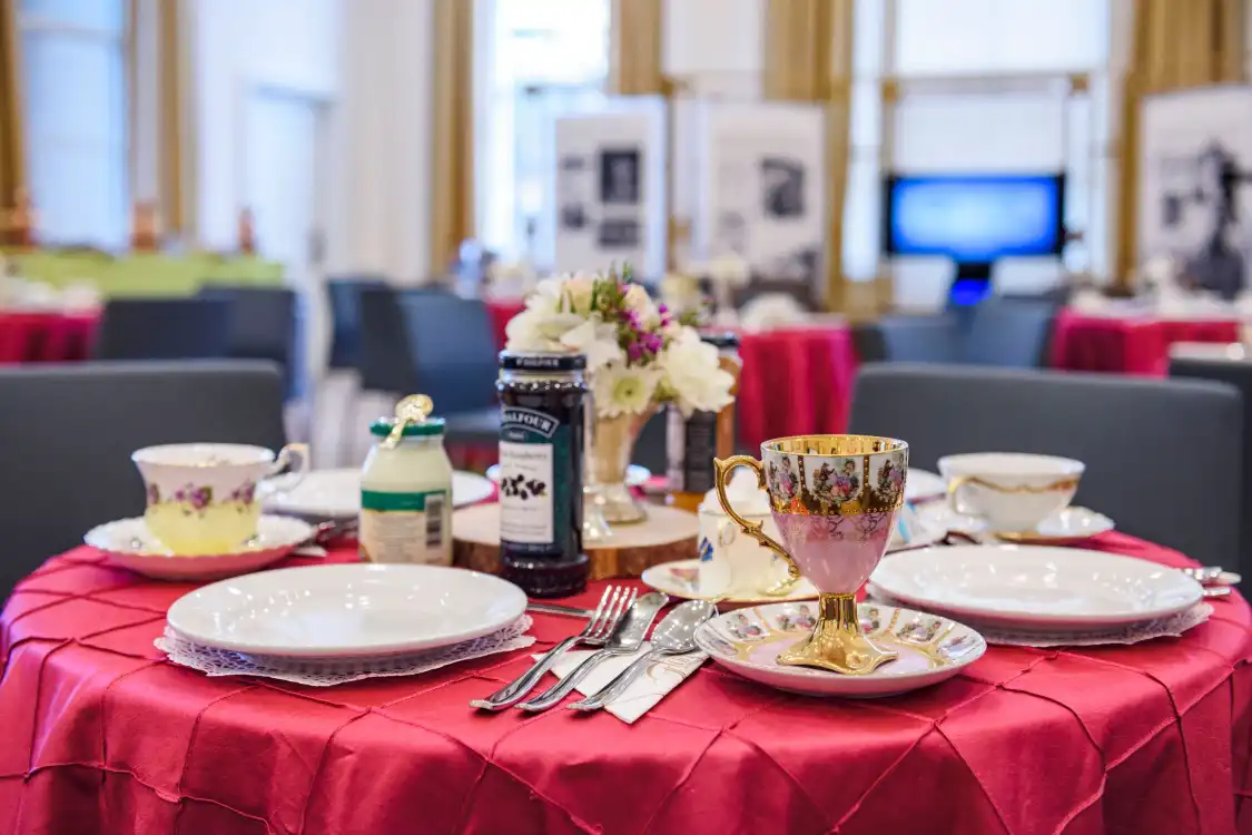 Church of Scientology Information Center附近的飯店