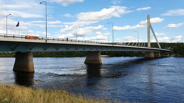 Lumberjack's Candle Bridge