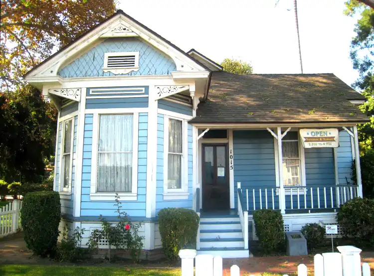 Hotels near Gordon R Howard Museum