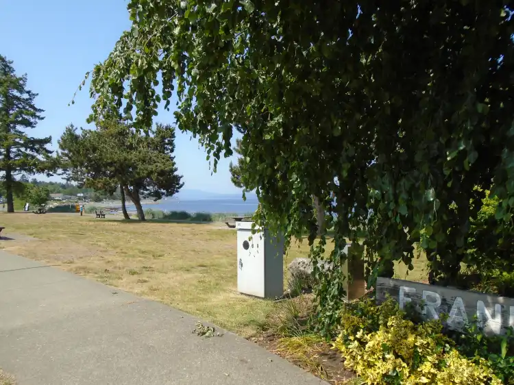 Hotels near Frank James Park