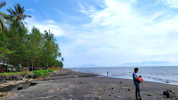 Pantai Gumuk Kantong