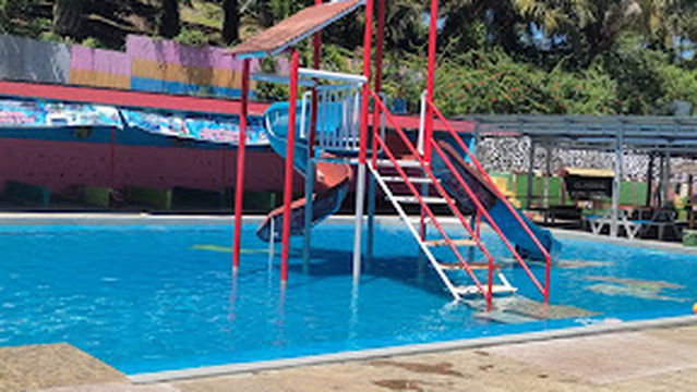 Kolam Renang Putri Yandra