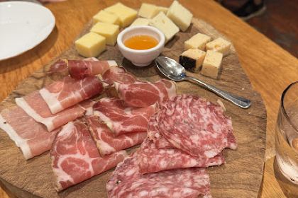 Momenti-Italian cuisine