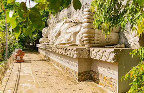 Hotels near Long Son Pagoda