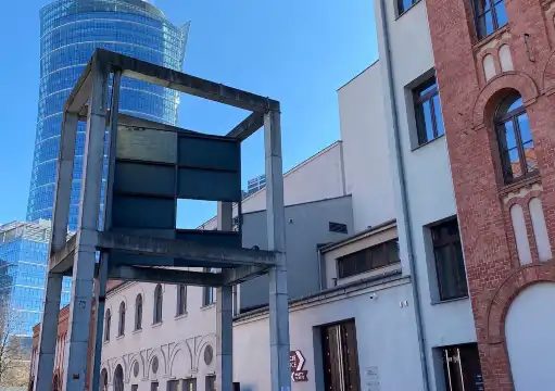 鄰近華沙起義博物館的酒店