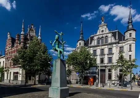 Hotels near Zurenborg