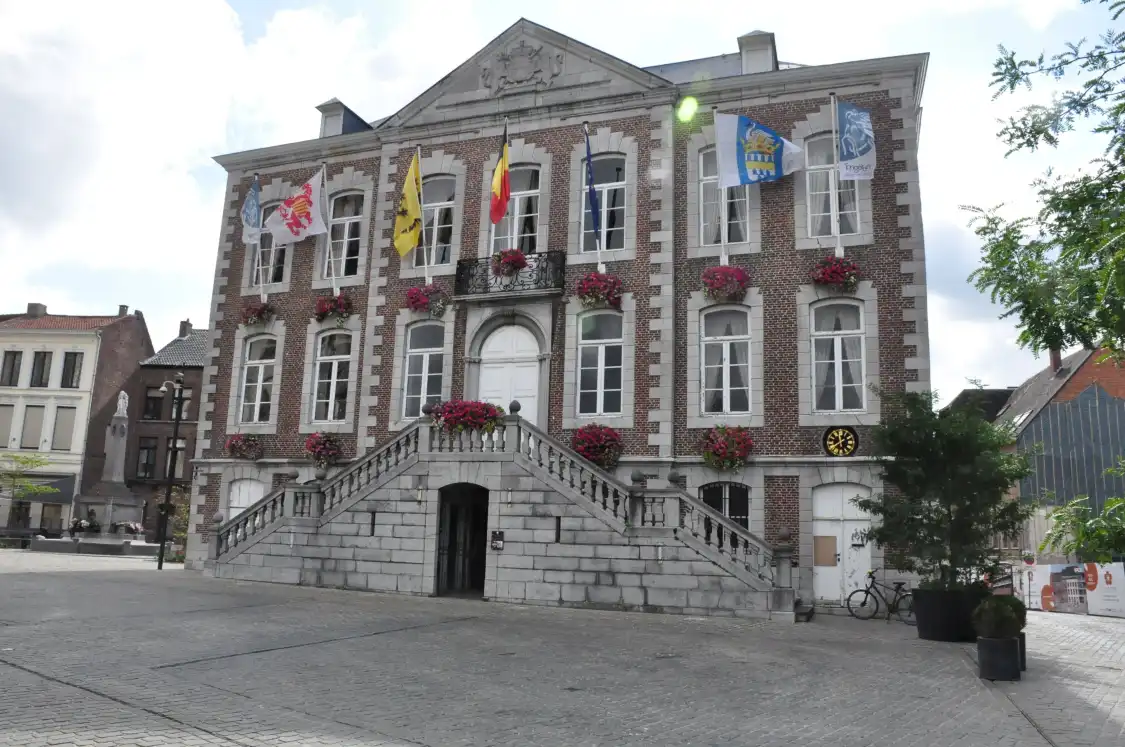 Hotels near Town Hall