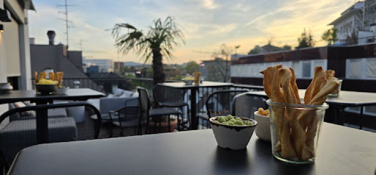 ART HOUSE Rooftop Bar & Lounge