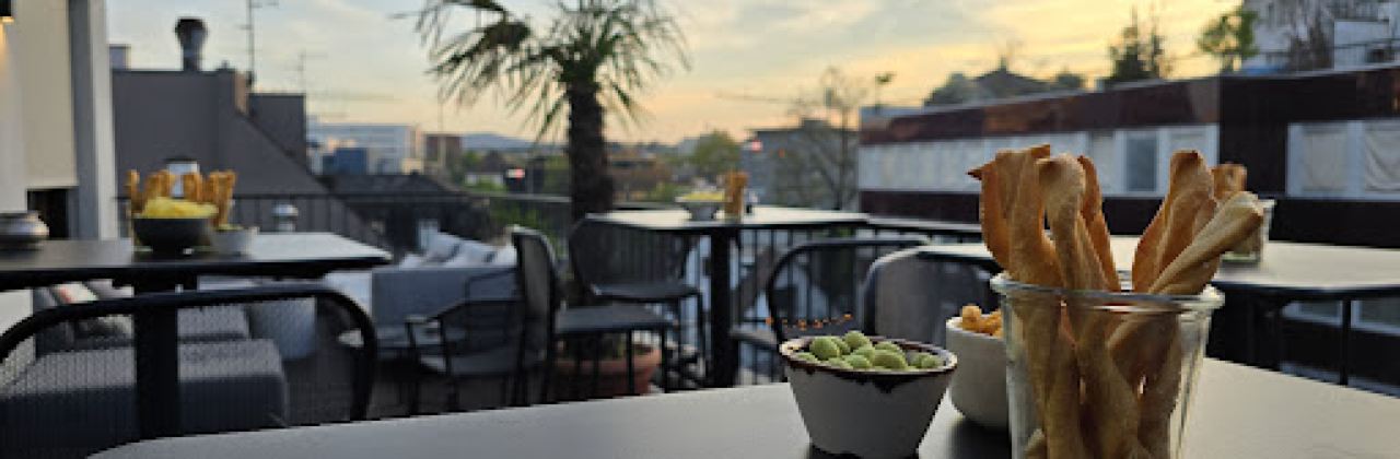 ART HOUSE Rooftop Bar & Lounge