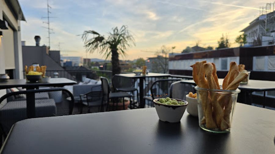 ART HOUSE Rooftop Bar & Lounge