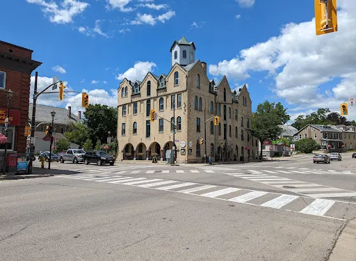 The Library Bar - Arlington Hotel