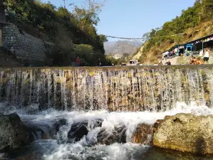 사하스트라다라 네츄럴 스프링