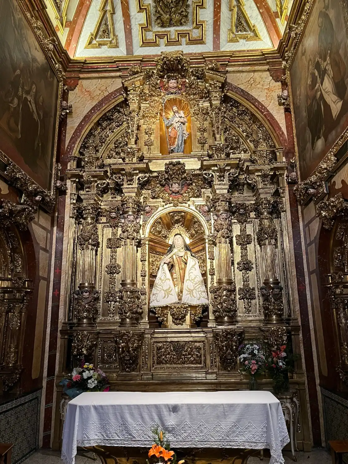 Hotels near Church and birthplace of Saint Teresa of Jesus