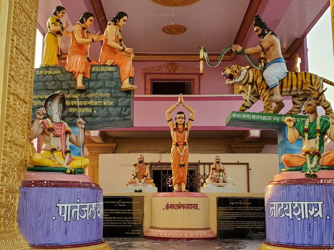 Kaikadi Maharaj Math附近的飯店