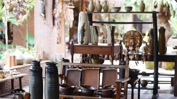 Ugu Bigyan's Pottery Garden