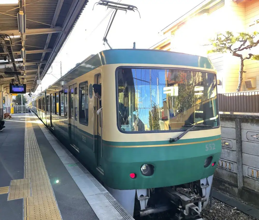 รถไฟเอโนชิมะ