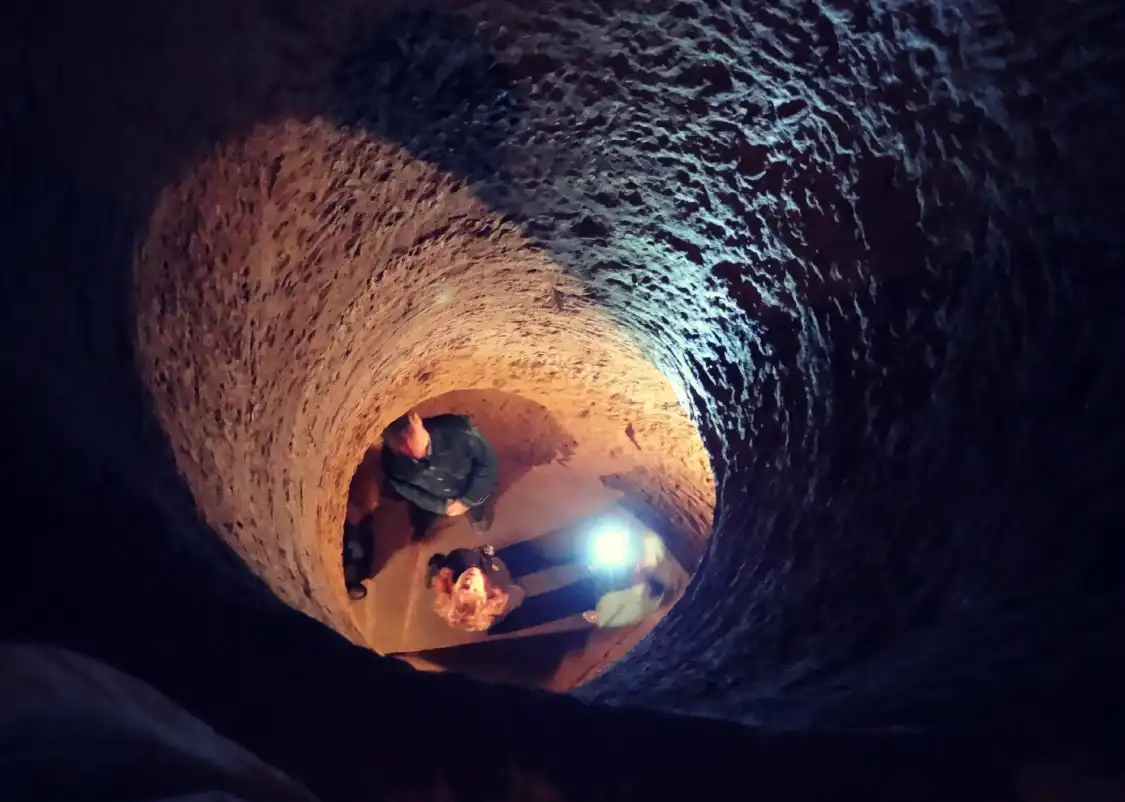 Hotels near Levon's Divine Underground