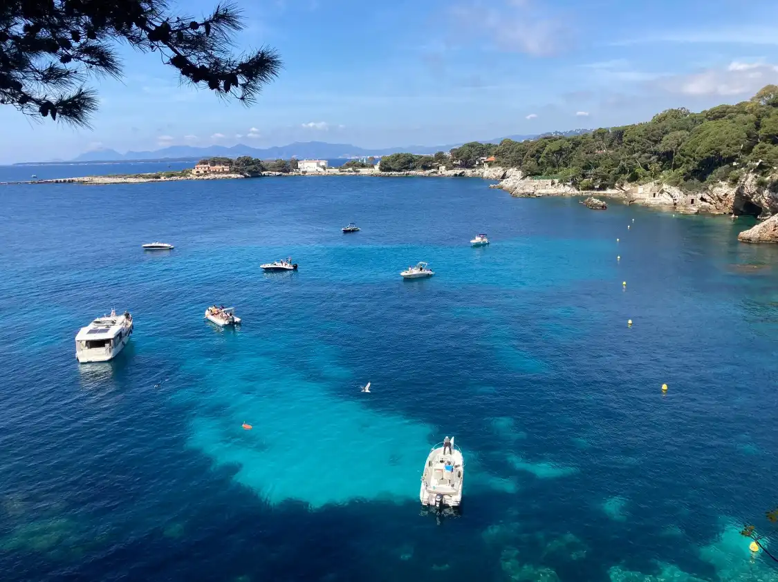 Hotels near Parc de la Pinede