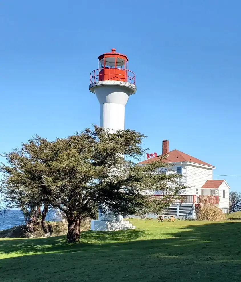 Active Pass Lighthouse 주변 호텔