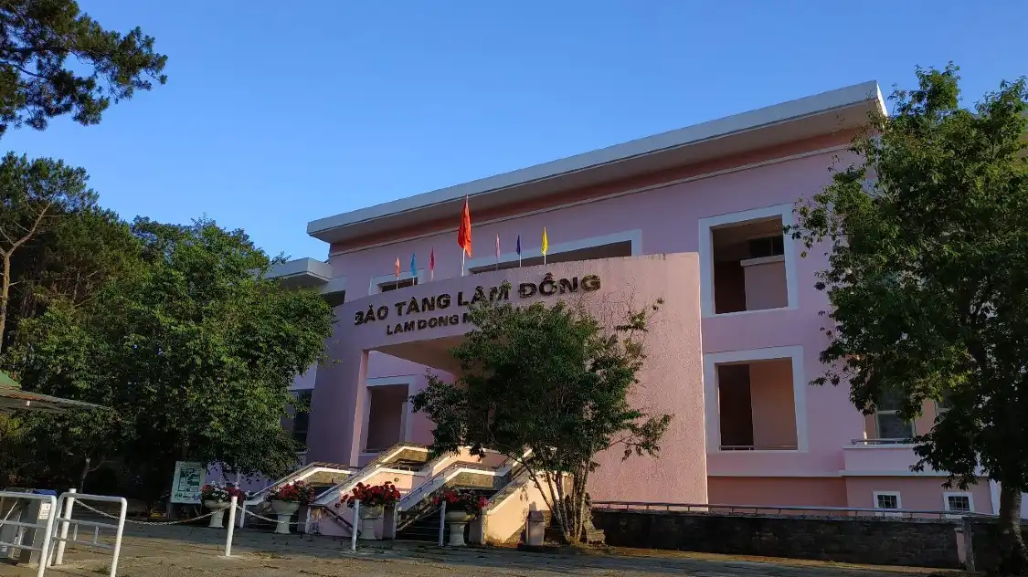 Hotels near Lâm Đồng Museum