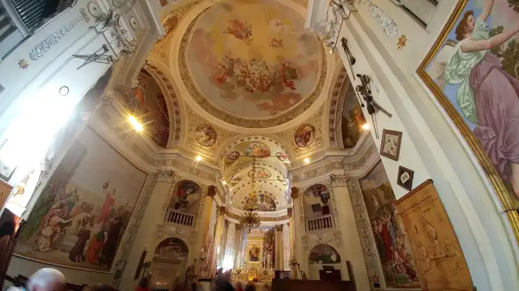 Hotels in Vacciago