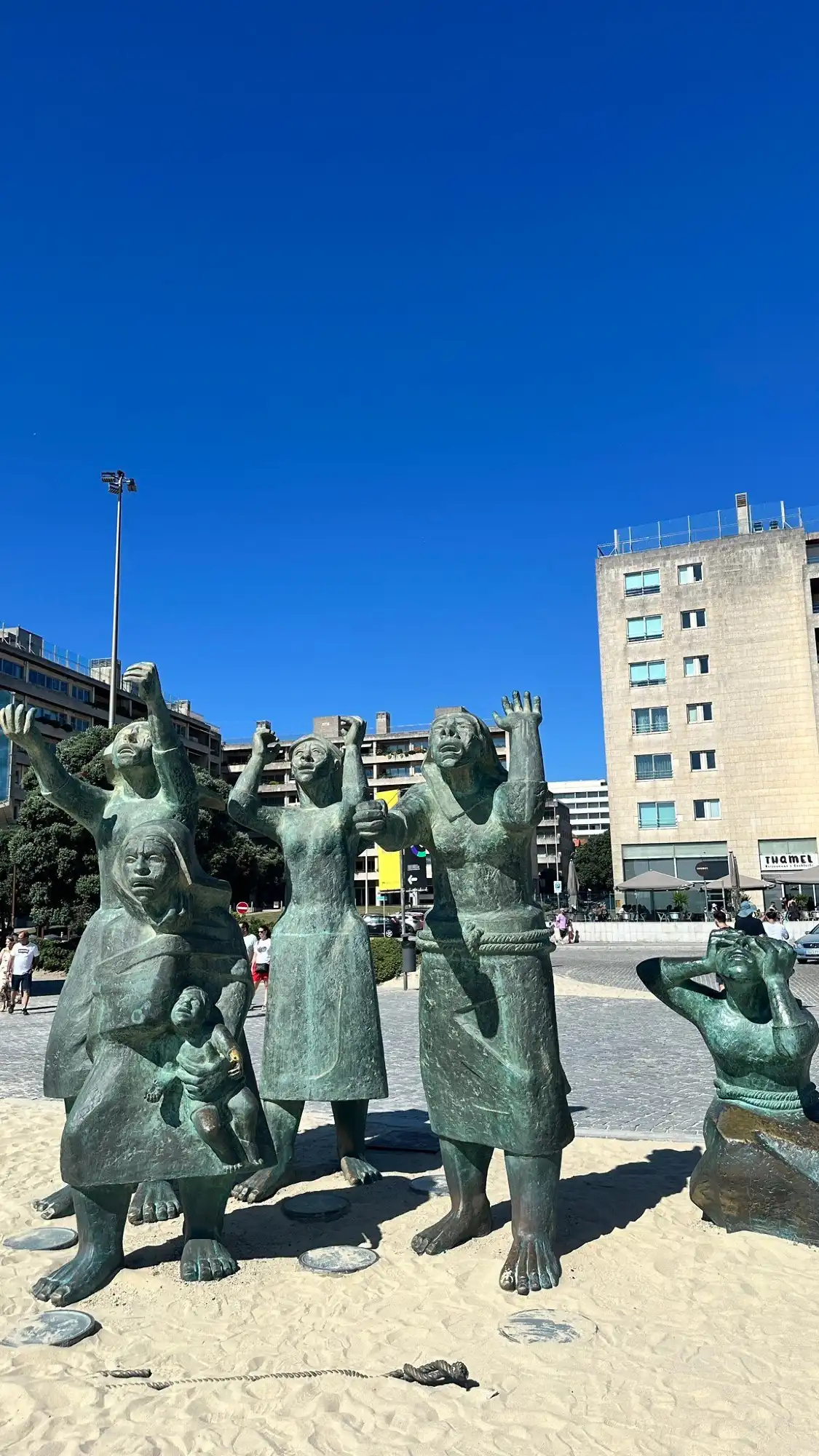 Hotels near Monumento Tragedia no Mar