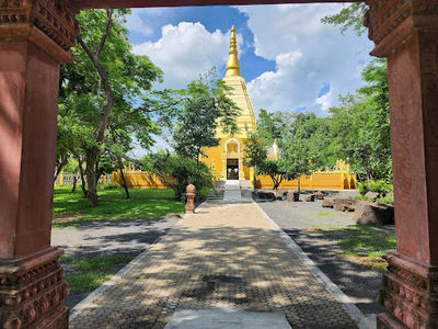 Stupa containing the ashes of Luang Pu Dul Atulo